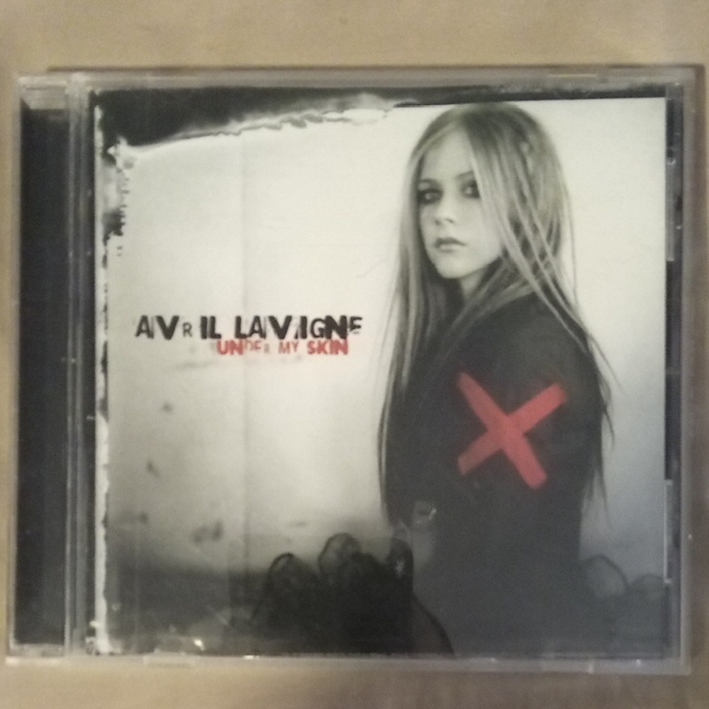 Avril Lavigne Music CD 2004 Under My Skin VINTAGE Y2K Works Fine!